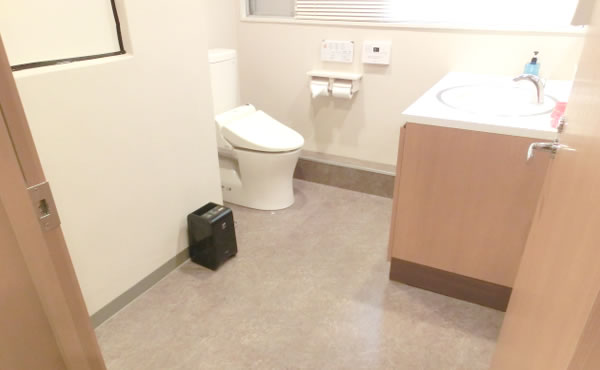 車椅子も入れるトイレ